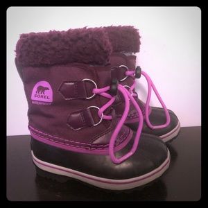 Toddler girl’s Sorel snow boots